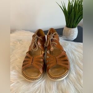 Pikolinos Tan Leather Butterfly Sandal SZ: EU37